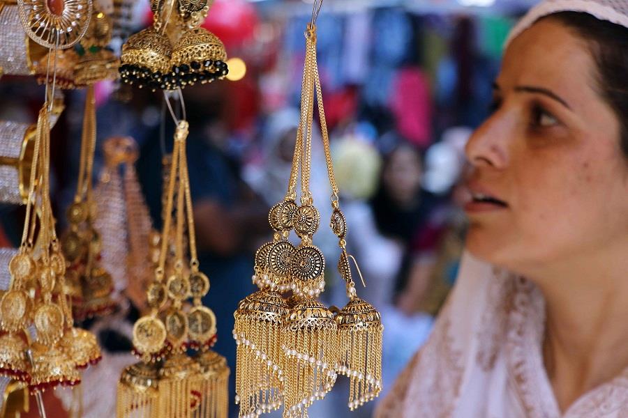 Markets in Kashmir wear a festive look ahead of Eid-ul-Azha